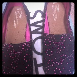 Black and Pink Toms